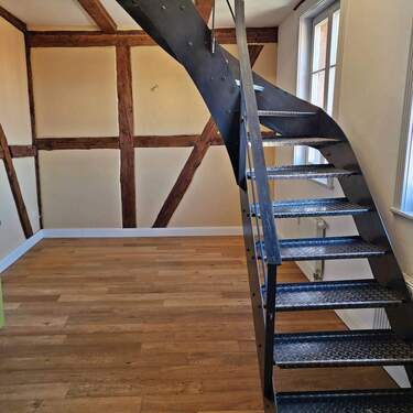 Metalltreppe zur Galerie - 