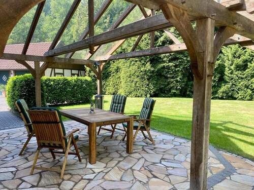 Hier schalten Sie ab vom Altag - 5 Zimmer Mehrfamilienhaus, Wohnhaus zum Kaufen in Bielefeld