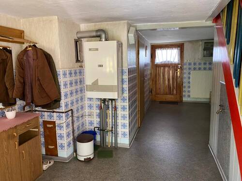 EG - Flur mit Heizungstherme - 