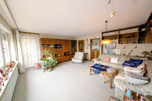 ... mit Zugang zum Balkon (1.OG) - 