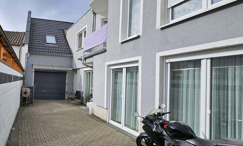 Garagenzufahrt1.jpg - 8 Zimmer Mehrfamilienhaus, Wohnhaus zum Kaufen in Hainburg