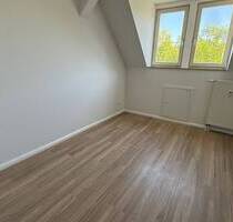 1. Monate kaltmietfrei ! Dachgeschoss - Balkon - Bad mit Wanne+Fenster !! - Chemnitz Yorckgebiet