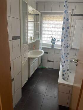 Badezimmer.jpg - Etagenwohnung mit 88,00 m&sup2; in Gerolzhofen zur Miete