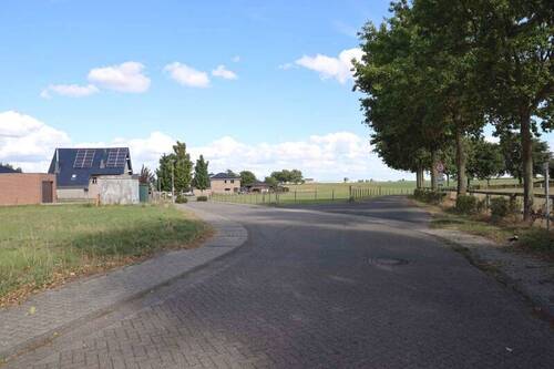 Straßenansicht Zufahrt Seitenstraße - 