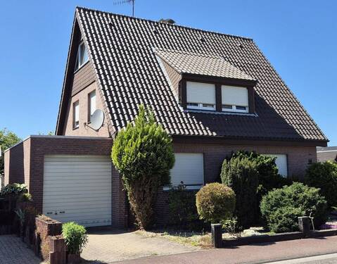 Haus mit linker Garage - 2-Familienhaus, 189m², Baujahr 1955 - Kernrenovierung mit Anbau in 1984