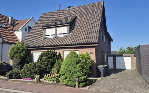 Haus mit Wegeinfahrt - 9 Zimmer Mehrfamilienhaus, Wohnhaus zum Kaufen in Bocholt