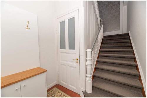 Hauseingangsflur - 7 Zimmer Einfamilienhaus in Elmshorn