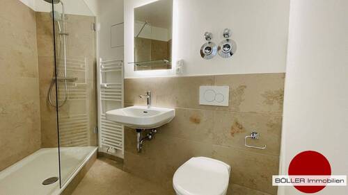 Modernes Badezimmer mit großer Dusche! - 