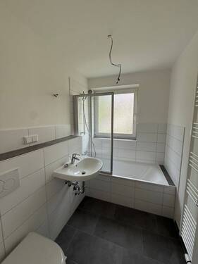 Bad - Frisch sanierte 3-Zimmer Wohnung mit Balkon in WF-Linden