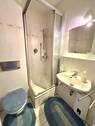 Bad mit Dusche - 