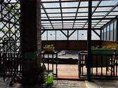 Terrassenplatz mit beizbaren Pool - 