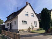 Ansicht von der Straße - Zweifamilienhaus frei stehend mit schönem Garten, ohne Provision