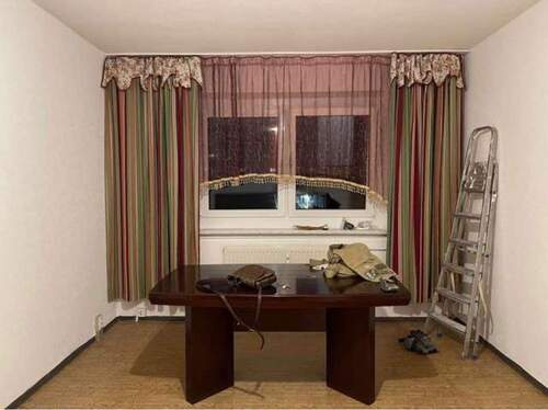 Wohnzimmer, aber ohne Möbel - 