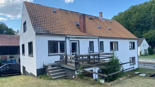 Ansicht mit Terrasse - 8 Zimmer Einfamilienhaus zum Kaufen in Cunewalde