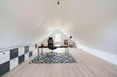 Dachgeschoss mit Heizung - (KI generiert) - 