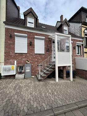 Bild 1 - Modernisiertes EFH mit sep. kleiner 1 Zimmer-Bad-Wohnung in Sbr. - Jägersfreude zu verkaufen