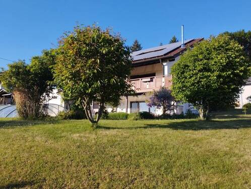 Ansicht mit Grundstück - 