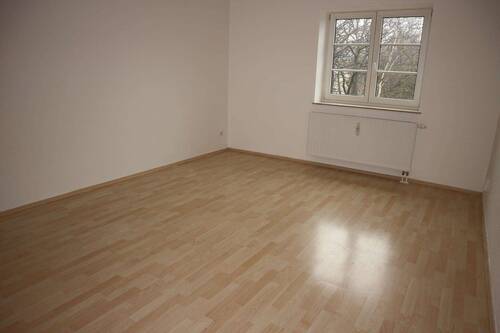 Wohnzimmer - DG ohne Schrägen + Balkon an der Küche ! frei ab 1.8.26