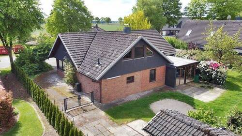 Hausansicht - immo-schramm: Sehr gepflegtes großzügiges Wohnhaus