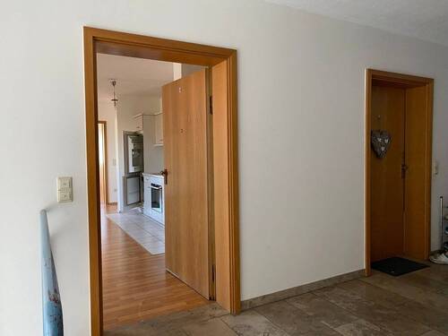 1. DG - Eingangstür zur Wohnung - 