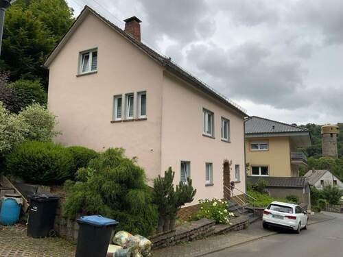 Strassenansicht - 5 Zimmer Einfamilienhaus in Neuerburg