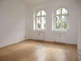 Wohnzimmer - **Mieter ab 1.8. gesucht !!!! Laminat+ großer Balkon**