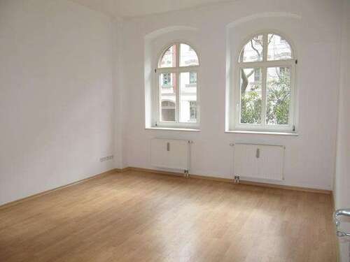 Wohnzimmer - **Mieter ab 1.8. gesucht !!!! Laminat+ großer Balkon**
