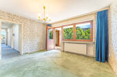 Elternschlafzimmer mit Zugang zum Balkon im Obergeschoss - 