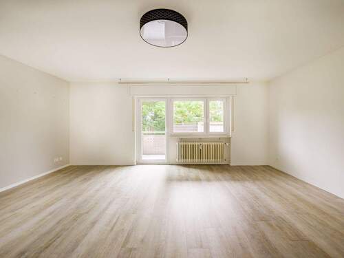 Wohnzimmer - 4 Zimmer Etagenwohnung zum Kaufen in Weingarten