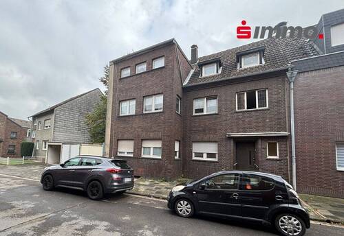 Ansicht - Dreifamilienhaus mit 3 Garagen auf großem Grundstück mit weiterem Baupotential in ruhiger Wohnlage