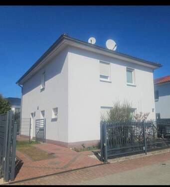 Bild 4 - Einfamilienhaus mit 140,00 m&sup2; in Berlin zur Miete