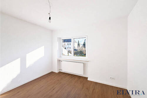 Zimmer 1 - 3 Zimmer Etagenwohnung in München