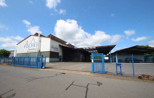 Ansicht Gesamtanwesen - Gewerbobjekt mit mehreren Hallen, Wohnhaus, großzügigen Freiflächen und Stallgebäude ...