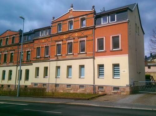 Hausansicht - 5-Zimmer mit 2 Bädern, 2 Balkonen, PKW-Stellplatz in Chemnitz-Ebersdorf