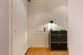 Flur mit Blick zum 2. Ausgang - 