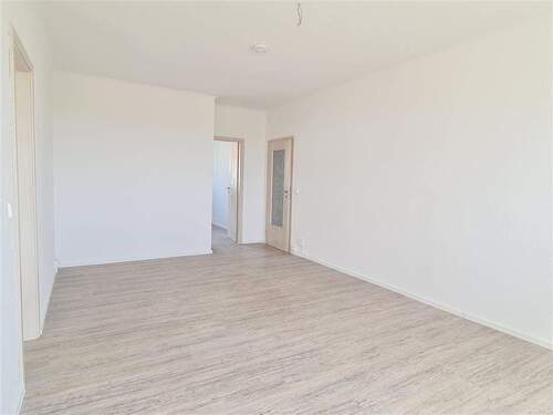 Wohnzimmer - 4 Zimmer Etagenwohnung in Wittgensdorf