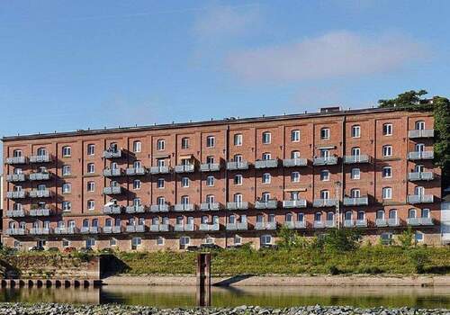 01 Hausansicht.jpg - W3492 - Großzügige 2RW mit Elbblick