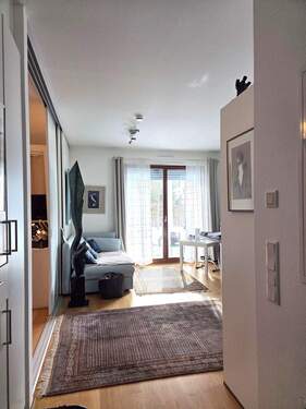 Blick von Etagentüre in die Wohnung - 2 Zimmer Etagenwohnung zum Kaufen in Berlin