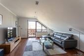 Wohnzimmer mit Balkon - 2 Zimmer Etagenwohnung in Völklingen