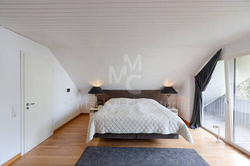 Hauptschlafzimmer mit Balkon - 