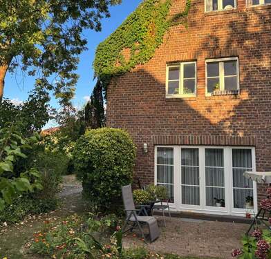 Idyllische-Gartenwohnung - Lichtdurchflutete-2,5-Zi-Terrassenwohnung-mit-Garten-im-exclusiven-Vierkanthof