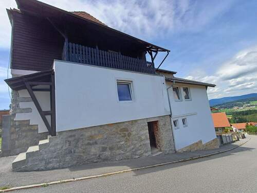 Seitenansicht - 9 Zimmer Mehrfamilienhaus, Wohnhaus zum Kaufen in Hohenau