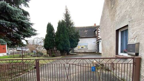 Grundstückszufahrt - 5 Zimmer Einfamilienhaus zum Kaufen in Boxberg