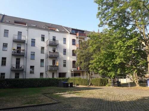 Hausansicht - 3 Zimmer Etagenwohnung zur Miete in Chemnitz