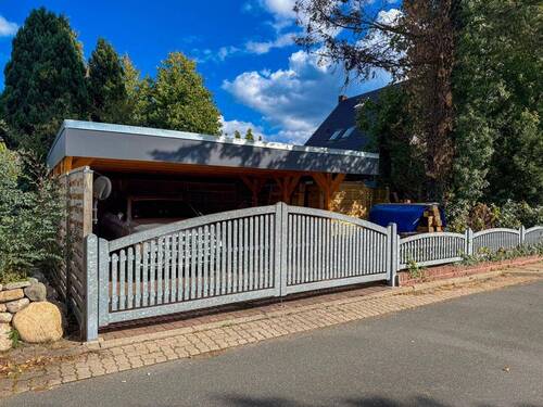 Elektrisches Tor, Doppelcarport - 