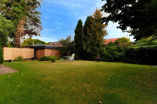 Garten - 7 Zimmer Mehrfamilienhaus, Wohnhaus zum Kaufen in Norderstedt