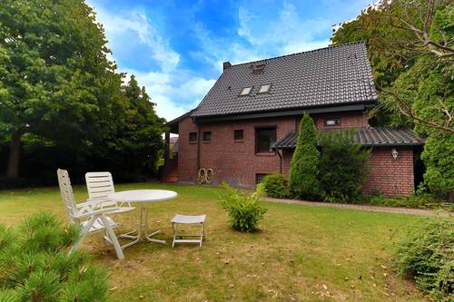 Garten - 7 Zimmer Mehrfamilienhaus, Wohnhaus in Norderstedt