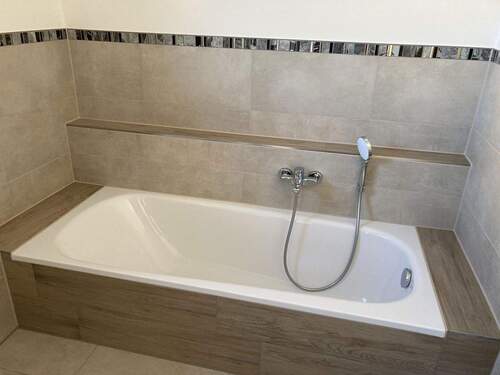 Bad - 5 Zimmer Reihenendhaus in Donaustauf