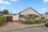 Straßenansicht - 9 Zimmer Einfamilienhaus zum Kaufen in Kaltenkirchen