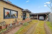 Eingang Haupthaus - 9 Zimmer Einfamilienhaus in Kaltenkirchen